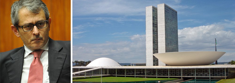 Em editorial, jornal dirigido por Otávio Frias diz que "há muito considera o parlamentarismo mais moderno e funcional que o presidencialismo", mas afirma não ver sinais de que "uma proposta tão complexa como a adoção do parlamentarismo possa amadurecer em pouco tempo"