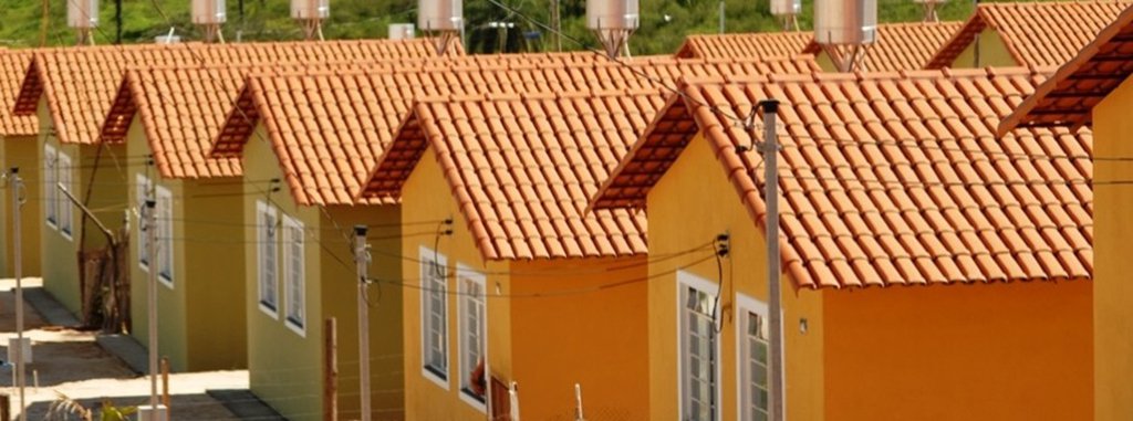 O governo de Minas Gerais informou que entregará, até setembro deste ano, dispositivos de aquecimento solar para 250 famílias residentes em sete municípios dos territórios Central, Norte e dos Alto, Médio e Baixo Jequitinhonha de Minas; o Projeto Energia Cidadã, executado por meio da Cemig, também tem como parceira de realização a Companhia de Habitação de Minas Gerais (Cohab Minas); nesta etapa do projeto, os investimentos nas cidades vão ultrapassar R$ 500 mil, de acordo com o executivo