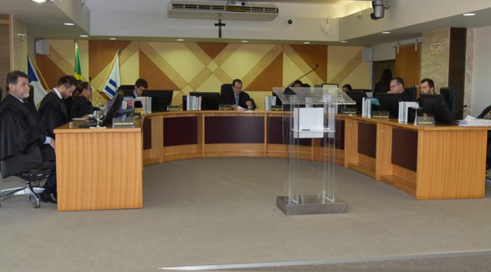 O Pleno do Tribunal Regional Eleitoral do Tocantins (TRE-TO) julgou e decidiu que o PCdoB, PHS, PSC e PEN terão as cotas do Fundo Partidário suspensas; os juízes seguiram parecer técnico da Controladoria Interna e Auditoria do Tribunal; durante o período das sanções os partidos ficarão impedidos de receber os recursos do Fundo, que são recursos públicos para custear as despesas administrativas e atividades partidárias