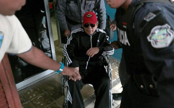 O general aposentado dominou as manchetes do mundo todo em 20 de dezembro de 1989, quando 28.000 soldados norte-americanos tomaram o controle da Cidade do Panamá para derrubar seu regime brutal (1983-1989) que espionava para a CIA, trabalhava com traficantes de drogas e torturava seus inimigos