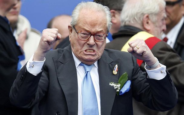 Presidente de honra do partido ultradireitista francês Frente Nacional (FN), Jean-Marie Le Pen, será julgado por incitação ao ódio racial, após uma polêmica declaração dada em 2014, informou nesta terça-feira a imprensa francesa; patriarca do clã Le Pen, de 89 anos de idade, comparecerá ao Tribunal Correcional de Paris junto com Jean-François Jalkh, vice-presidente da FN e diretor do site no qual foram divulgadas suas declarações