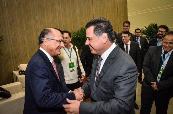 Com o tema “O Brasil e suas reformas”, governador Marconi Perillo foi um dos palestrantes da 21º Conferência Nacional dos Legisladores e Legislativos Estaduais (CNLE), realizada anualmente pela Unale – União Nacional dos Legisladores e Legislativos Estaduais, em Foz do Iguaçu; “A partir de 2019 - observa - precisamos ter uma liderança forte, que tenha coragem de enfrentar os desafios dessa agenda moderna. Muita coisa está errada e precisa ser corrigida. Esse líder terá que ter coragem para enfrentar privilégios, enfrentar corporações, apresentar ao País uma agenda de redução dos gastos”, disse o tucano