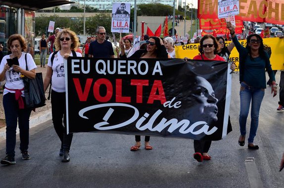 Neste dia o Supremo Tribunal Federal recebeu a "visita" de manifestantes. Diferentemente de outros protestos, este não era contra um ministro específico, ou contra uma decisão já tomada pelo supremo. Não, este não foi assim. Este foi grandioso. E grandioso porque os participantes demonstraram determinação e "garra" difícil de se ver