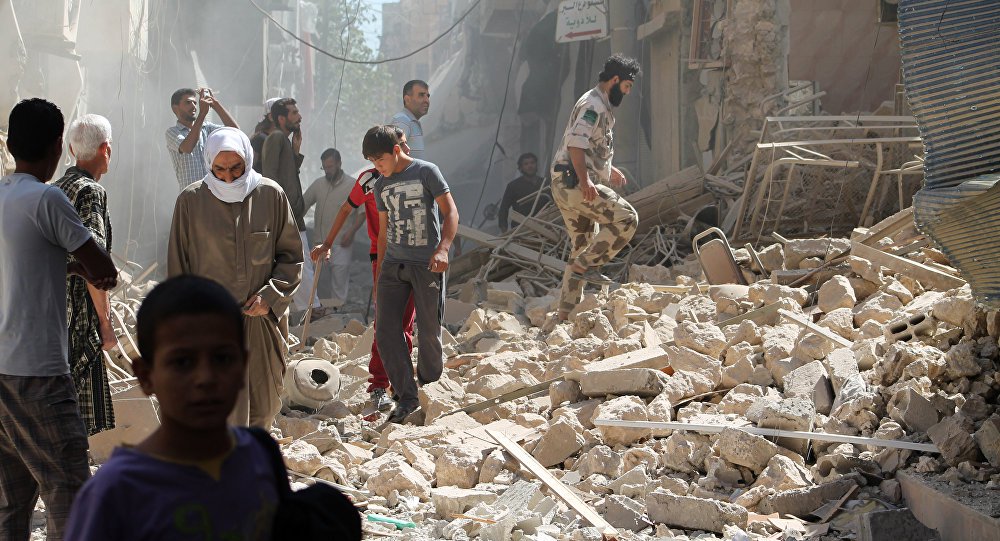 Aviões da coalizão internacional liderada pelos EUA realizou uma série de ataques aéreos na cidade de Al Mayadeen, região de Deir ez-Zor, causando baixas entre a população civil; de acordo com informações divulgadas pela agência de notícias síria Sana, pelo menos 10 pessoas morreram com os ataques, entre elas cinco menores de idade