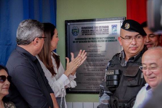 A governadora em exercício Margarete Coelho esteve, no município de Simões, sudeste do Estado; na cidade, deu por entregue uma unidade de policiamento, duas intervenções de pavimentação e participou da entrega de ginásio poliesportivo; em uma parceria entre o governo estadual e a prefeitura local o executivo inaugurou nova sede da 2ª CIA de Polícia do 20º Batalhão de Policiamento do Semiárido; a unidade, denominada de Cabo Diniz Artur de Carvalho, homenageia um policial militar morto em combate a bandidos na região; para a construção da estrutura foram investidos R$ 39 mil oriundos do Tesouro Estadual e aplicados através da Secretaria de Segurança Pública 