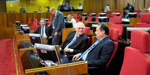 O deputado João Madison Nogueira (PMDB) denunciou que existem informações não oficiais de que deputados da Assembleia estariam grampeados numa retaliação à aprovação da PEC que autorizou a participação dos promotores de Justiça na eleição do novo procurador-geral de Justiça do estado