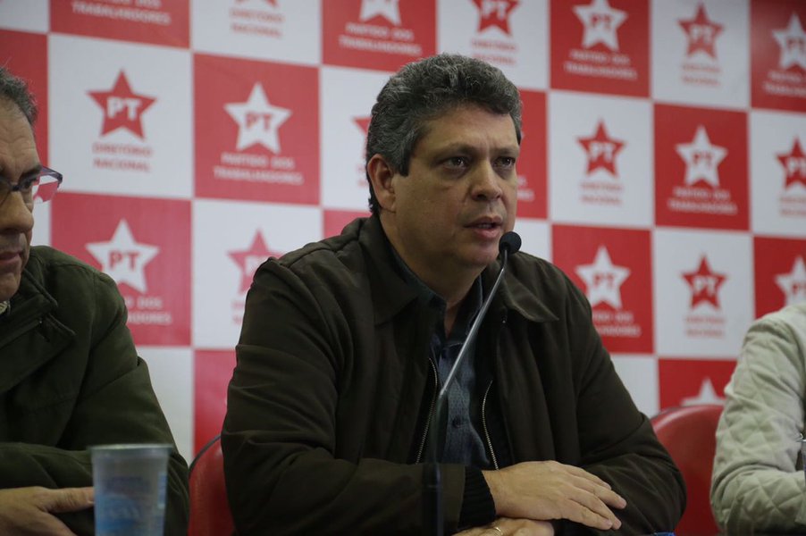 Segundo o vice-presidente nacional do Partido dos Trabalhadores, Márcio Macêdo (PT-SE), o bloqueio dos bens do ex-presidente Lula é um ato de vingança; de acordo com o dirigente petista, essa é uma forma do juiz federal Sérgio Moro esconder as contradições do processo