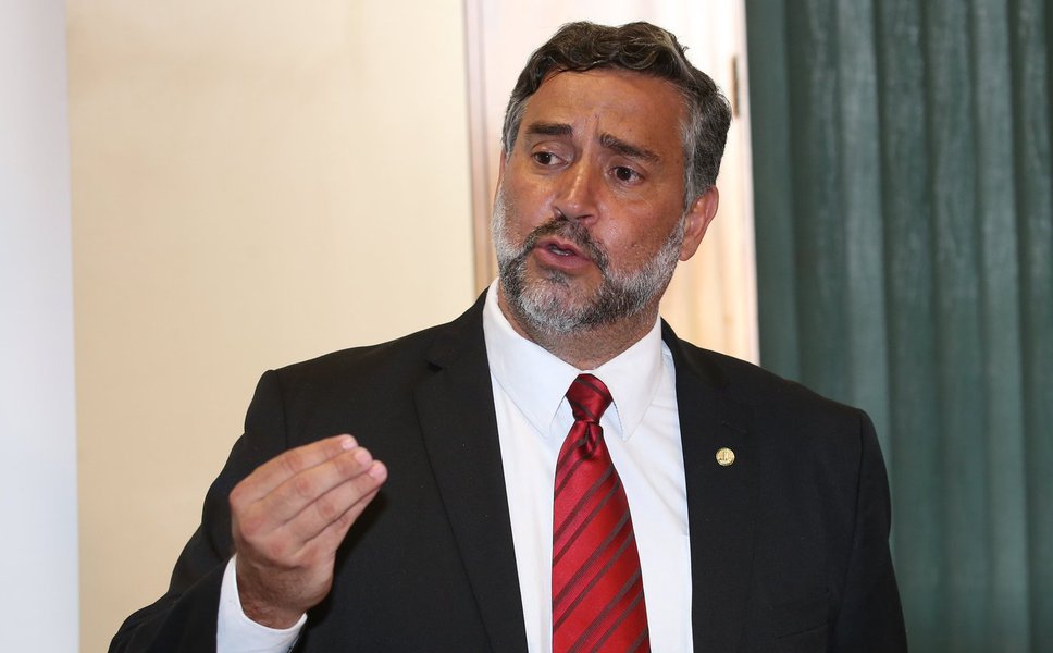 Levantamento do Instituto FSB Pesquisa sobre os parlamentares mais atuantes nas redes sociais, em termos de alcance, presença e influência colocou o deputado federal Paulo Pimenta (PT-RS) entre os dez maiores; Pimenta aparece na quarta colocação do ranking; parlamentar mais influente no ranking é o senador Lindbergh Farias, líder do PT. A pesquisa também fez um ranking por partidos, onde o PT aparece em primeiro, seguido por PSC, Podemos, PSol e PCdoB; PMDB, de Michel Temer, aparece em 10º, e o PSDB na 15ª posição