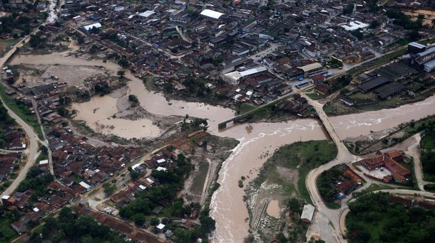 Balanço do estrago foi apresentado pelo governo de Pernambuco a parlamentares federais e estaduais pernambucanos, em reunião no Palácio do Campo das Princesas, no Recife, nesta sexta; 276 casas foram destruídas e 5.251 habitações foram danificadas; em relação ao número de desalojados e desabrigados, a contabilidade atualmente é de 46.131 pessoas; número já foi maior e agora está regredindo, porque muitas pessoas que deixaram suas casas temporariamente, por causa da inundação, estão retornando, segundo o governo