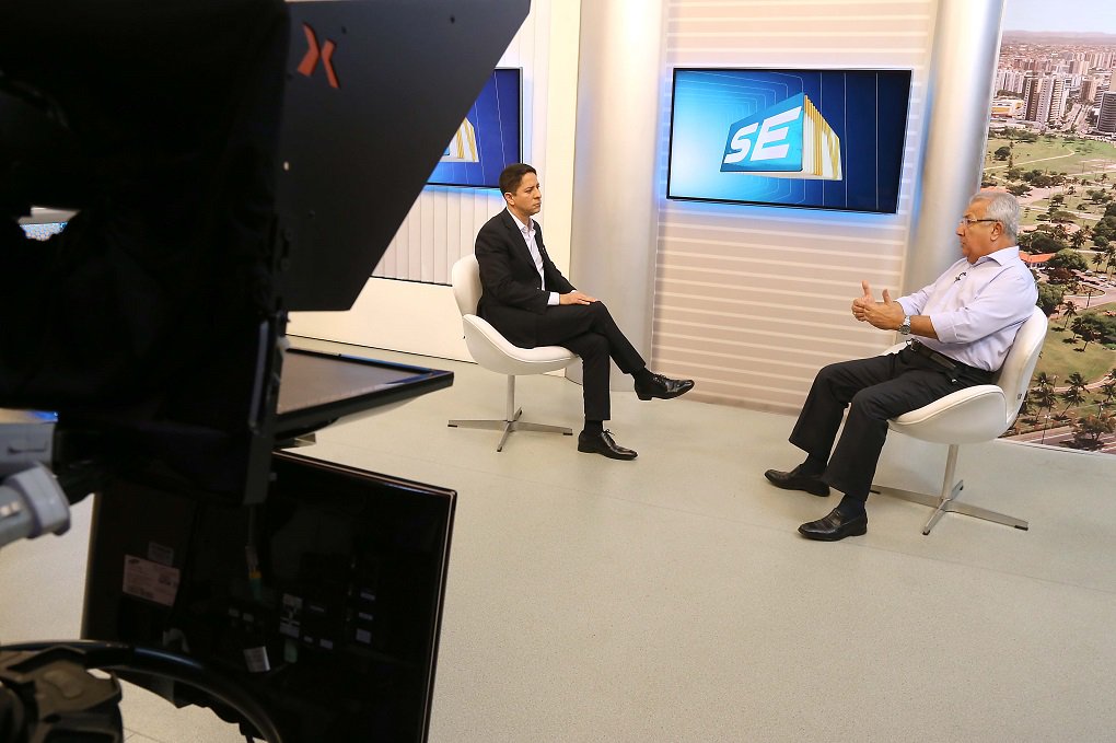 Em entrevista ao telejornal SE TV – 1ª Edição, da TV Sergipe, o governador Jackson Barreto esclareceu várias questões, dentre elas, a situação das ambulâncias do Samu, geração de emprego, pagamentos dos aposentados e principais obras em andamento; governador esclareceu que as mudanças na Saúde, ocorridas no seu mandato, como a troca de secretários, foram necessárias; “O que está sendo feito é para melhorar a Saúde do estado”, declara. Jackson reconheceu a situação difícil das ambulâncias do Samu, mas explicou que o Estado não está parado"