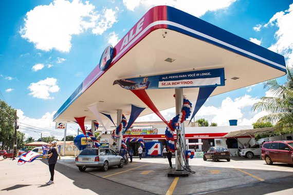 A decisão do juiz Renato Borelli, da 20ª Vara Federal de Brasília, de suspensão imediata do decreto publicado na semana passada pelo governo e que elevou a alíquota de PIS/Cofins que incide sobre a gasolina, o diesel e o etanol, já repercutiu em Maceió, com os postos diminuindo os preços; o valor, que estava acima de R$ 4,00 por litro, está sendo comercializado em alguns postos por R$, 3,55 