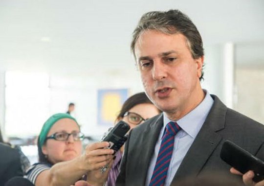 O governador Camilo Santana lança, nesta segunda-feira (17), no Hospital Infantil Albert Sabin (Hias), o Programa "Diagnóstico Cidadão". O programa vai permitir que os usuários possam informar e opinar sobre o atendimento e a estrutura do serviço público de saúde, a partir de seus celulares ou em computadores instalados em pontos estratégicos das unidades de atendimento