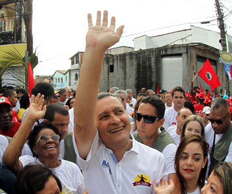"Os ideais do 2 de Julho permanecem hoje: de liberdade, independência e crescimento que gere emprego e renda para o nosso povo. Eu acho que o 2 de Julho nunca esteve tão atual. Por isso essa multidão está aqui nas ruas. Viva a Bahia! Viva o 2 de Julho!", afirmou o governador Rui Costa no cortejo cívico em comemoração pela independência da Bahia
