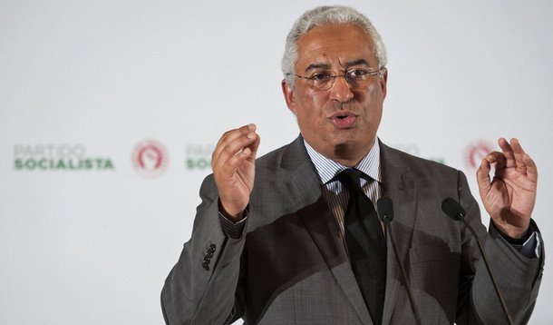 Primeiro-ministro português, o socialista António Costa, inicia neste sábado (10) uma viagem pela América Latina que começará pelo Brasil, onde festeja o Dia de Portugal, de Camões e das Comunidades Portuguesas; depois ele segue para visitas oficiais à Argentina e ao Chile, onde se reunirá com os presidentes de ambos países; agenda oficial da viagem aos três países, que começará pelo Brasil no sábado; António Costa e o presidente de Portugal, Marcelo Rebelo de Sousa, chegarão a São Paulo ao final da tarde, e ambos presidirão as comemorações do Dia de Portugal, no Teatro Municipal, que será encerrado com um show da fadista Gisela João