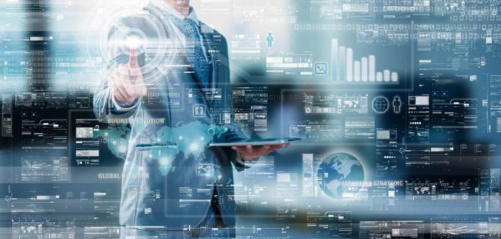 A Dataholics é uma plataforma que capta e estrutura dados de pessoas que estão nas redes sociais e em diversas fontes públicas da web, como resultados de busca do Google, diários oficiais, blogs e portais; o algoritmo cria um perfil unificado das pessoas com indicadores comportamentais, profissionais e demográficos, baseado na chave de e-mail, celular ou CPF delas; a ideia, com toda essa informação, é aprimorar os sistemas de antifraude, credit scoring e de segmentação de clientes