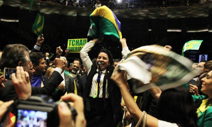 Para o Brasil se livrar de Michel Temer, presidente ilegítimo que causa vergonha dentro e fora do país, os 513 deputados federais terão que autorizar o prosseguimento da denúncia de corrupção passiva oferecida pela Procuradoria Geral da República