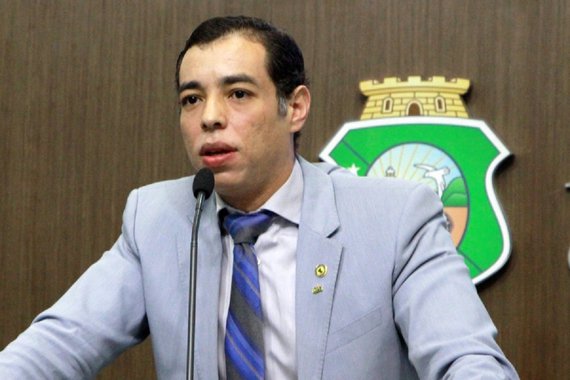 O juiz da 11ª Vara da Fazenda Pública, atendeu pedido feito em mandado de segurança impetrado pelo deputado estadual Leonardo Araújo (PMDB) e determinou nesta terça-feira (13), a suspensão do trâmite da nova Proposta de Emenda à Constituição - PEC 07/2017, por meio da qual a Assembleia Legislativa (AL) pretende extinguir o Tribunal de Contas dos Municípios