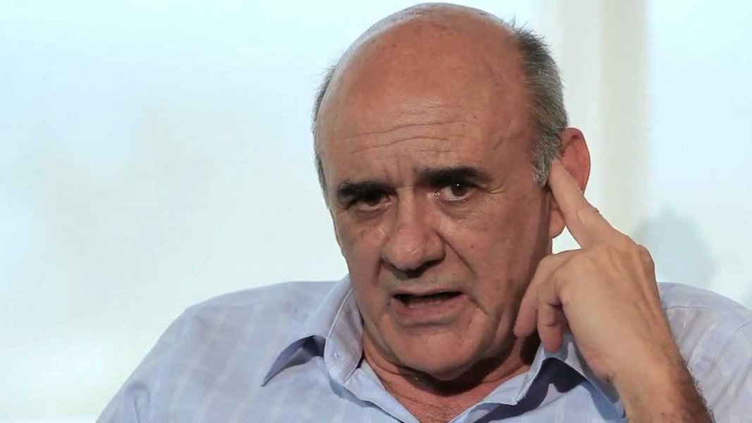 O ex-goleiro morreu aos 66 anos por causa de um infarto fulminante durante um almoço com a família, em Mogi Mirim, no interior de São Paulo; Peres foi titular da Seleção Brasileira na Copa do Mundo de 1982; também foi ídolo do São Paulo e atuou no Corinthians
