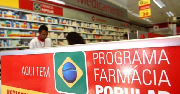 Dezenove municípios do Ceará encerram, a partir de hoje, o funcionamento das farmácias populares. Portaria do Ministério da Saúde, do último dia 30 de junho, informa que as cidades de Acopiara, Aquiraz, Aracati, Barbalha, Boa Viagem, Brejo Santo, Canindé, Caucaia, Crato, Iguatu, Itapipoca, Juazeiro do Norte, Limoeiro do Norte, Maracanaú, Maranguape, Mombaça, Quixadá, Quixeramobim e Tauá não mais terão o equipamento. Lançado em 2004, durante o primeiro governo Lula, o programa garantia a distribuição gratuita ou com até 90% de desconto de 112 medicamentos de uso contínuo para doenças crônicas, como hipertensão, diabetes e anemia