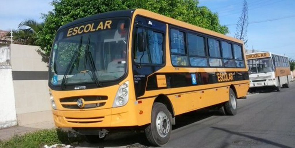 A Prefeitura de Teresina terá que disponibilizar, com urgência, transporte escolar para alunos de escolas municipais da localizadas na zona Sul da capital, sob pena de pagamento de multa diária no valor de R$ 10 mil; a Promotoria de Justiça de Teresina, ajuizou ação civil pública contra o Município para que a prestação do serviço de transporte desses alunos seja regularizada; a ação beneficia os estudantes das escolas municipais Velho Monge, Santa Clara, Jornalista João Emílio Falcão e Creche Santa Helena