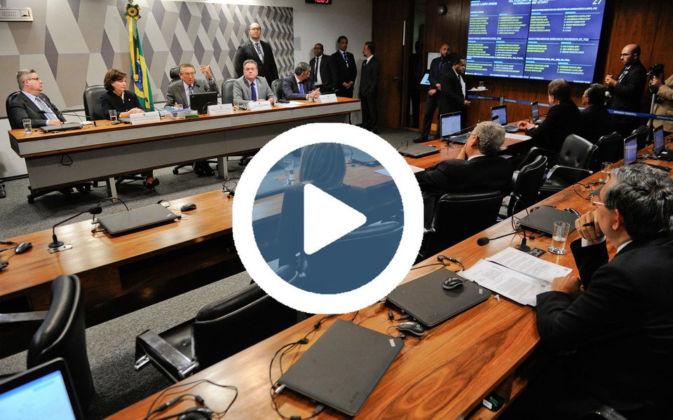 Comissão de Constituição e Justiça (CCJ) da Câmara retoma discussão sobre a denúncia da Procuradoria-Geral da República (PGR) contra Michel Temer; previsão é que o debate se estenda até o período da noite; comissão analisa a possibilidade de admitir a acusação de crime de corrupção passiva apresentada pela PGR e, com isso, autorizar o Supremo Tribunal Federal (STF) a dar prosseguimento ao processo contra Temer