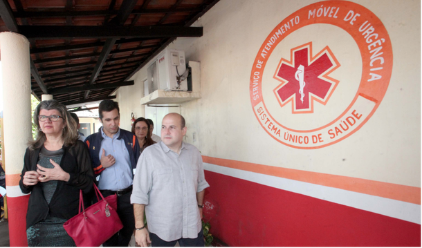 O prefeito Roberto Cláudio (PDT) realizou a entrega da terceira ambulância locada para complementar a rede Samu Fortaleza, na manhã desta terça-feira (20). Na ocasião, o chefe do Executivo Municipal anunciou melhorias para o serviço, como a disponibilização de novas ambulâncias e melhorias infraestruturais nos Centros de Serviço Remotos espalhados pela Cidade