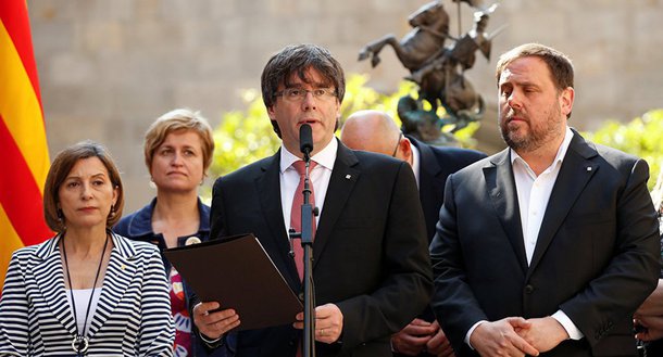 Catalunha celebrará referendo unilateral de independência no dia 1º de outubro deste ano caso não consiga chegar a um acordo com o governo central para realizar uma consulta de maneira negociada, afirmou o presidente do governo catalão, Carles Puigdemont; referendo será levado a cabo com a seguinte pergunta: "Você quer que Catalunha seja um Estado independente em forma de república?"