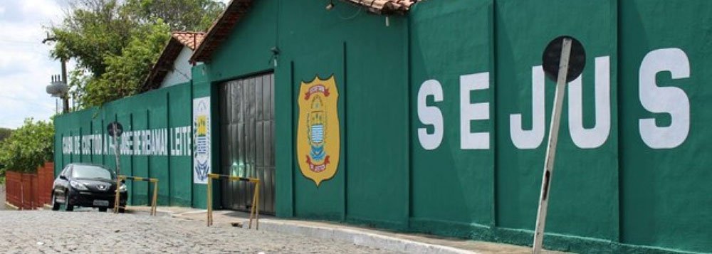 O governador Wellington Dias sancionou a alteração da lei que atualiza a Lei do Fundo Penitenciário do Piauí (5.562/2006), possibilitando, desse modo, a criação de novos investimentos e permitindo acelerar a modernização do sistema prisional do Estado; dentre os pontos dispostos na Lei, a atualização prevê a manutenção de investimentos na estrutura física, tecnologia da informação e segurança, inteligência, veículos, projetos de ressocialização de presos e egressos, alternativas penais, políticas de redução da criminalidade e atenção à mulher gestante e parturiente