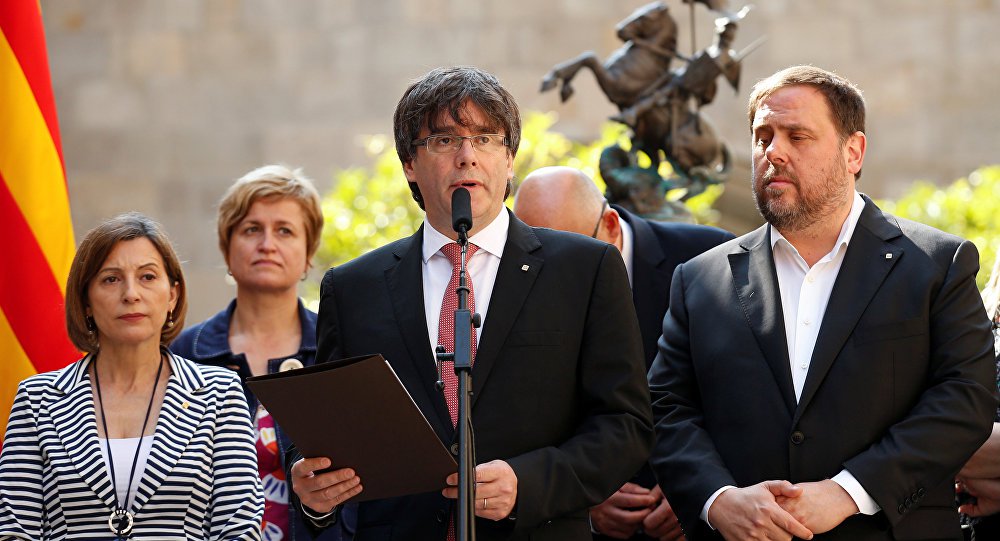Catalunha celebrará referendo unilateral de independência no dia 1º de outubro deste ano caso não consiga chegar a um acordo com o governo central para realizar uma consulta de maneira negociada, afirmou o presidente do governo catalão, Carles Puigdemont; referendo será levado a cabo com a seguinte pergunta: "Você quer que Catalunha seja um Estado independente em forma de república?"