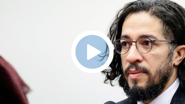 Para o deputado federal Jean Wyllys (PSOL-RJ), "a presidenta eleita Dilma Rousseff foi derrubada para que uma quadrilha de usurpadores do poder tomasse seu lugar e tentasse aprovar o desmonte da CLT e de outros direitos trabalhistas"; para o parlamentar carioca, a única maneira de se opor a isso é uma greve geral e pressionar por eleições diretas