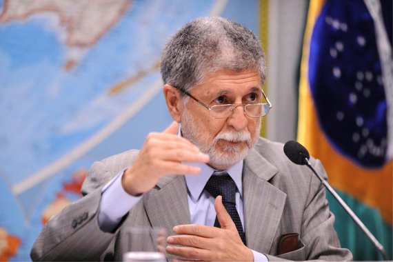 Durante audiência na Comissão de Relações Exteriores e Defesa Nacional (CRE) do Senado Federal, presidida pelo senador Fernando Collor de Mello (PTC/AL), o ex-ministro das Relações Exteriores, Celso Amorim, afirmou que a figura pouco carismática ou agregadora de Trump pode impelir aos países sul-americanos a se unirem entre si; ele também disse que ‘o fim da parceria Transpacífico é positivo, pois esse tratado faria o Brasil renunciar a muitas autonomias econômicas para se adequar ao novo mercado local'