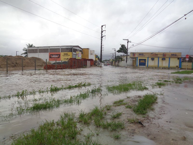 O pedido feito por Alagoas para conceder perdão do ICMS para empresas atingidas por chuvas em Alagoas e Pernambuco foi aprovado pelo Conselho Nacional de Política Fazendária (Confaz); com isso, está autorizada a concessão de remissão, anistia, isenção, moratória, ampliação de prazo de pagamento, assim como a não exigência do estorno do crédito relativos às mercadorias existentes em estoque que tenham sido extraviadas, perdidas, subtraídas, deterioradas ou destruída