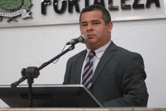 O deputado federal Vaidon Oliveira (DEM-CE) apresentou projeto na Câmara dos Deputados com o objetivo de proibir a utilização de imagens de videomonitoramento do interior de veículos para a aplicação de multas de trânsito. Este ano, a Prefeitura de Fortaleza passou a utilizar este tipo de equipamento, com a justificativa de garantir maior segurança e fluidez no trânsito