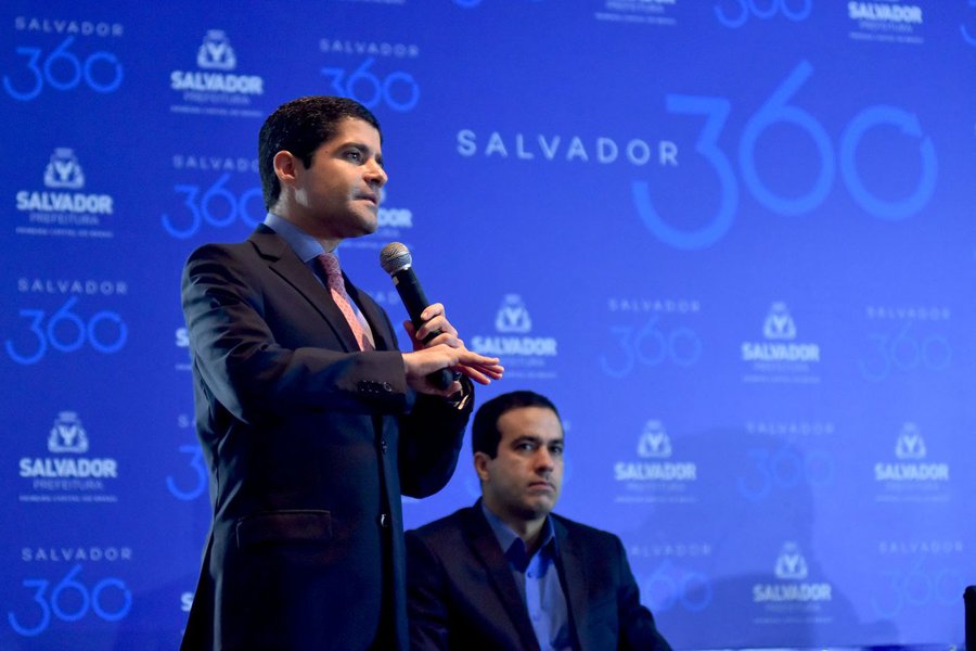 O prefeito ACM Neto (DEM) lançou nesta segunda-feira o Salvador 360, "o maior e mais audacioso programa de planejamento para impulsionar o desenvolvimento econômico de Salvador, que busca soluções para problemas que atrapalham a geração de emprego e renda na cidade"; "Salvador é uma cidade pobre e com economia pouco diversificada. Com o Salvador 360, não estamos lançando qualquer ideia mirabolante. A iniciativa é mais ampla e estruturada e reúne todas as ações municipais na área de desenvolvimento econômico. O objetivo é claro: fazer com que Salvador possa superar a crise econômica antes do resto do Brasil e enfrentar o principal problema social da cidade, que é o desemprego", disse ACM