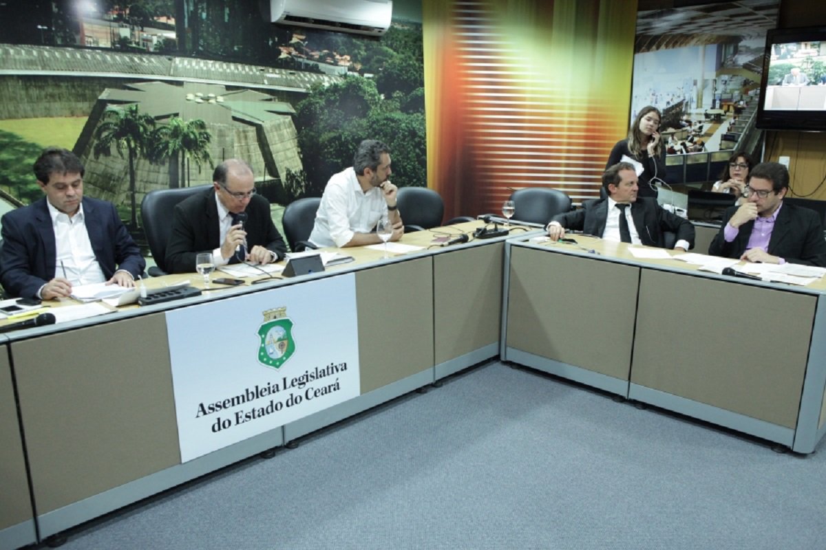 A Comissão de Orçamento, Finanças e Tributação (COFT) da Assembleia Legislativa concluiu, nesta quarta-feira (12/07), a votação das emendas ao projeto da Lei de Diretrizes Orçamentárias (LDO) de 2018, do Poder Executivo. Ao todo, foram aprovadas 83 das 161 emendas apresentadas à LDO. Agora o projeto deve seguir para votação no Plenário
s.