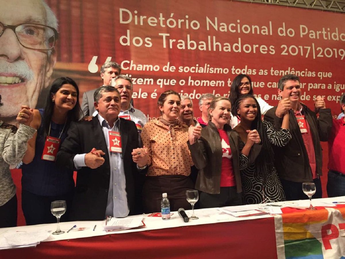 O deputado federal José Guimarães foi indicado ontem, na reunião do Diretório Nacional do PT, para ocupar Secretaria Nacional de Assuntos Institucionais (ISNAI) do partido. Nessa função, Guimarães deve exercer um papel estratégico na preparação da campanha eleitoral de 2018, fazendo a interlocução com os petistas de todos os Estados. A ISNAI é responsável pela relação entre o partido, governadores, prefeitos e parlamentares petistas