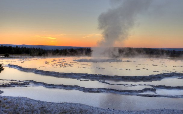 Nas últimas semanas, o supervulcão que dá nome ao mais famoso parque natural dos Estados Unidos registrou 878 terremotos, superando um recorde ocorrido há cinco anos. Mas os especialistas dizem que isso ainda não é sinal de um iminente despertar.