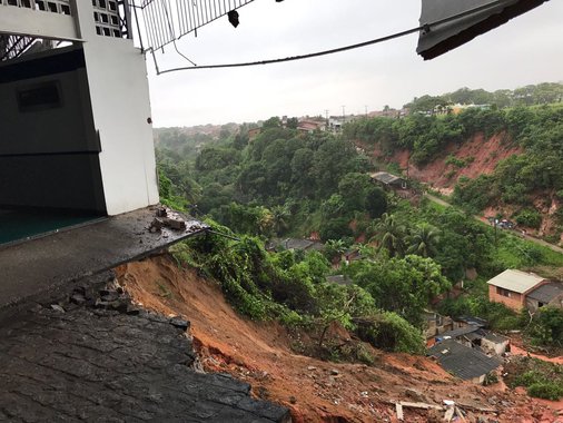 O Ministério da Integração Nacional deu prazo de 180 dias para que o município de Maceió execute obras e serviços para recuperar os danos causados pelo temporal dos últimos dias; R$ 2,2 milhões já foram liberados para ações de Defesa Civil; a prefeitura terá que apresentar prestação de contas final no prazo de 30 dias a partir do término do prazo de seis meses