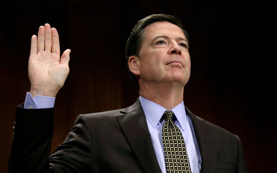 O ex-diretor do FBI James Comey afirmou em testemunho sobre a investigação no Comitê da Inteligência do Senado dos EUA que Donald Trump mentiu, escolheu difamá-lo e também o FBI; ao ser questionado se "tinha alguma dúvida de que a Rússia tentou interferir" nas eleições norte-americanas, ele respondeu: "Nenhuma"