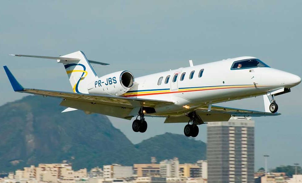 Aviões e política têm se conectado de forma macabra no Brasil. Em 2014, o avião que transportava o candidato ao Planalto Eduardo Campos caiu no litoral paulista. No início desse ano, foi a vez do Ministro Teori Zavascki perder a vida em outro acidente aéreo. Agora, mais um jatinho promete impactar fortemente o cenário político. Não por cair, mas por ajudar a derrubar o presidente Michel Temer