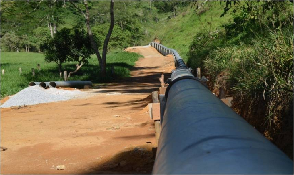 O governo do Estado montou uma força tarefa para findar a crise hídrica que afeta o município de Vitória da Conquista e região do sudoeste baiano; as ações são executadas por meio da Secretaria de Infraestrutura Hídrica; a barragem de 'Água Fria 2' atingiu a marca de 94% da sua capacidade de armazenamento, o que corresponde a 6,46 bilhões de litros de água, após a ampliação no sistema de captação do rio Catolé, fato que não ocorre há 5,5 anos; "Com as chuvas que caíram nos últimos dias, sem dúvida, vamos dar um alívio a milhares de famílias, envolvendo a sede de Vitória da Conquista e outras 24 localidades que estão sendo obrigadas a conviver com o racionamento de água", afirma o secretário de Infraestrutura Hídrica, Cássio Peixoto