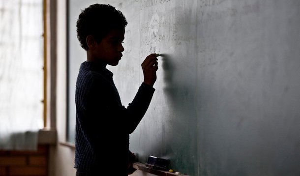 Inserida nas estratégias da Ação Interinstitucional “O dinheiro do FUNDEF é da educação: por uma educação pública de qualidade para todos os maranhenses”, capitaneada pela Rede de Controle da Gestão Pública, a propositura de ações civis públicas pela AGU resultou na concessão de seis liminares pela Justiça Federal no Maranhão que determinaram o bloqueio do pagamento de honorários cujos precatórios já haviam sido expedidos, em ações ordinárias ajuizadas entre os anos de 2006 e 2011; tais ações visam à recuperação de diferenças do Fundef; com as liminares concedidas pela Justiça Federal, até o momento, já foram bloqueados os pagamentos de mais de R$ 20 milhões de honorários