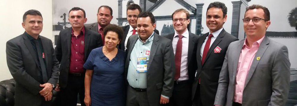 A medida provisória que permite o parcelamento da dívida dos municípios com o INSS vai atingir 87 cidades; o parcelamento pode ser feito em até 200 vezes; antes eram 120 meses; o presidente da Associação Piauiense de Municípios (APPM), Gil Carlos, prefeito de São João do Piauí, afirma que esta foi uma importante conquista, uma demanda prioritária de cerca de três mil municípios brasileiros que têm débitos previdenciários