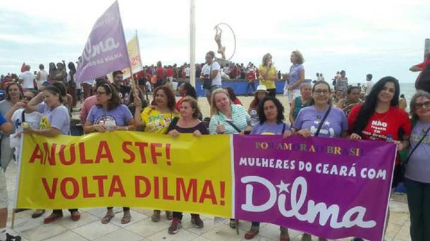 As integrantes do Movimento Mulheres do Ceará com Dilma (MMCCD) está organizando, em Fortaleza, a coleta de assinaturas de um abaixo-assinado para fortalecer a ação popular que tramita no STF, com o objetivo de anular o processo do impeachment da presidenta eleita Dilma Rousseff. A ação foi promovida pelo Movimento Nacional pela Anulação do Impeachment. A coleta de assinaturas desse abaixo-assinado teve início na última sexta-feira (30), em São Paulo. Em Fortaleza, a coleta de assinaturas deve começar nesta quinta-feira (6). As integrantes do MMCCD irão montar uma banca, na Praça do Ferreira para recolher as assinaturas. A estratégia é também coletar assinaturas em eventos e em outros pontos de grande concentração da população
