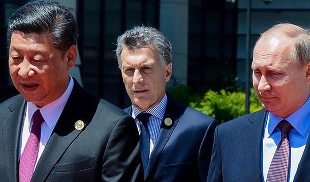 O anúncio da nova Rota da Seda, pelo presidente da China, Xi Jinping, para "dar um novo impulso" às relações entre a China e a União Europeia (UE) e elevar os Brics a um novo patamar, reuniu no último domingo (14) 28 chefes de Estado, entre eles, os presidentes da Rússia, Vladimir Putin; da Argentina, Maurício Macri; e do Chile, Michelle Bachelet; Michel Temer não esteve presente; em seu lugar, enviou o titular da Secretaria Especial de Assuntos Estratégicos da Presidência da República, Hussein Ali Kalout