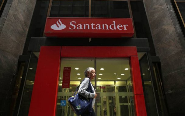 Lucro do Santander Brasil subiu quase 40% no segundo trimestre; maior banco estrangeiro no país, o Santander informou que seu lucro líquido somou R$ 1,879 bilhão, alta de 3% sobre janeiro a março e de 39,5% contra igual período do ano passado; lucro recorrente, que exclui despesas com amortização de ágio, somou R$ 2,335 bilhões, alta sequencial de 2,4% e aumento de 29,3% ante mesma etapa de 201