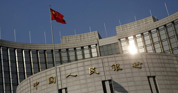 Ao impor tarifas sobre importações da China, os EUA estão dizendo ao país asiático para desenvolver seu próprio mercado em vez de aproveitar o dos EUA, opina o professor Panos Mourdoukoutas, chefe do Departamento de Economia da Universidade de Long Island