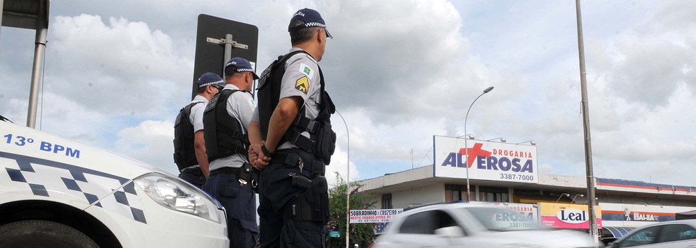 Levantamento divulgado pelo Paraná Pesquisas apontou que 67,7% dos entrevistados acham que Brasília tem mais ladrões que outras cidades brasileiras; de acordo com o levantamento, 30,7% consideram que não; as estatísticas mostram que 70,6% do sexo feminino veem a capital federal com mais ladrões que outros municípios, e 67,3% são do sexo masculino