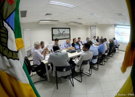 Grupo criado pelo prefeito Edvaldo Nogueira é formado por todos os secretários municipais e terá a missão de monitorar o andamento de todos os projetos em desenvolvimento na prefeitura de Aracaju; criação do comitê é parte do processo de elaboração do Plano Estratégico da atual gestão para a cidade