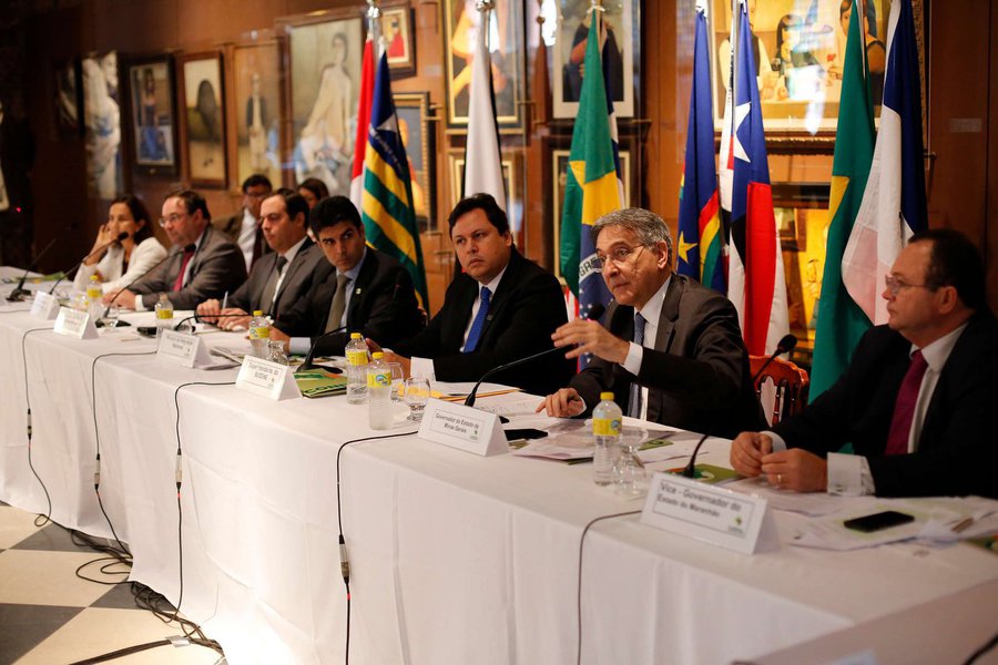 Um dos pontos questionados pelo governador de Minas, Fernando Pimentel, na reunião do Conselho Deliberativo (Condel) da Sudene, em Recife (PE), é de que os estudos que definiram os novos critérios técnicos e científicos para delimitar o semiárido brasileiro (índice de precipitação pluviométrica média anual, índice de aridez e percentual diário de déficit hídrico) foram balizados em informações de 1980 a 2010, não considerando, portanto, dados de 2011 para cá (o estudo tem como metodologia considerar apenas décadas fechadas), justamente quando o país, em especial Minas Gerais, enfrentou sua pior crise de seca
